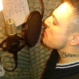 Mein Name Ist Pascal Alias MC Jemel aka Der Fliegende Holländer,ich Bin 27jahre jung,und mache seit letztes Jahr Mitte März Deutschrap Komme aus dem RuhePott