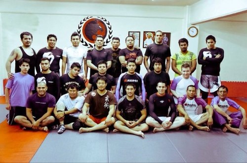Cinta negra de jiu jitsu brasileño