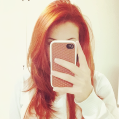 my world is you lovato. [ Conta reserva do @lovaticpoderosa ]