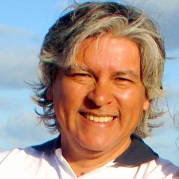 Periodista, secretario de Redacción del diario El Liberal de Santiago del Estero; miembro de Fopea