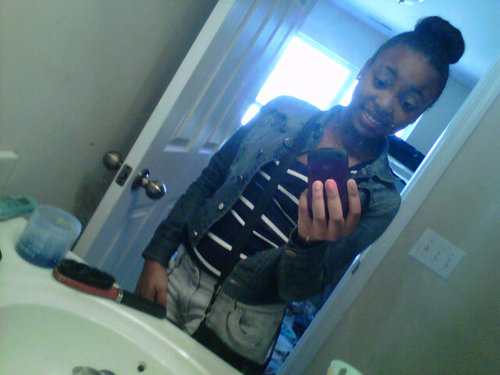 love when ppl love mhee , so if you follow mhee i will follow you ritee bacc  : ) ^_^ I Lovee Baee 02.15.13 : )