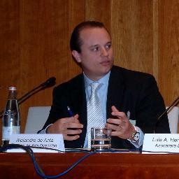 Experto en Estrategia Online. He sido director general de conocidas puntocom y consejero de otras más. Speaker, escritor y siempre emprendedor.