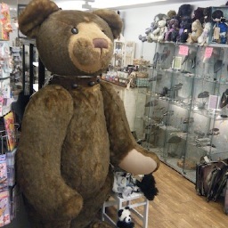 I am the official spokesbear for Honey Pots of Oswestry & Llangollen, I am approx 6' tall and weigh about 8 stone - visit us at http://t.co/0ukoaP08uT