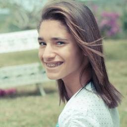 hetero,14 anos,chata,idiota
 e viciada em músicas!!!!