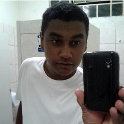 Eu tento e tento e me arrebento e continuo vivendo ativo no talento!