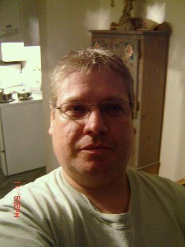 tfbearhug's profile picture. I love Art/sketching/oil & acrylic painting/photography/web design/drafting/picture framing. Anything technical.   Love music/nature/the ocean/animals/travel