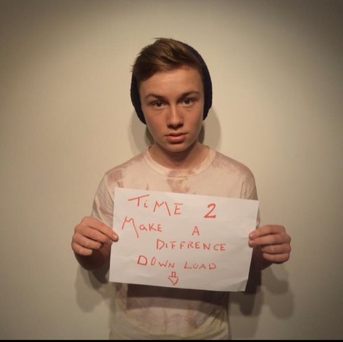 Hey guys just got a twitter lolz m8 follow meh G and while youre at it check out meh fb peace ✌ED SHEERAN 4 LYF