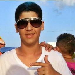 17 anos  Flamenguista, estudante,Louco por Bicicleta e apaixonado por mulher        http://t.co/zzmRsZQR