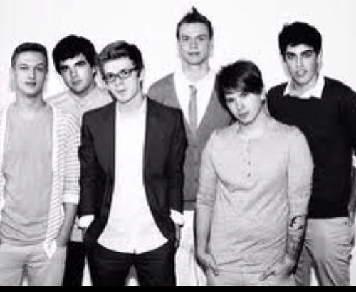 Fan page for the lovers of Paradise Fears(:
Their album, Yours Truly, is out now(: