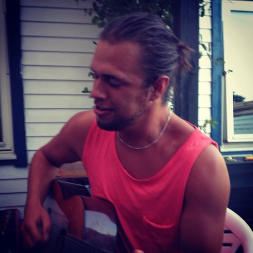 Olivieero's profile picture. En man är aldrig större än det skägg han producerar