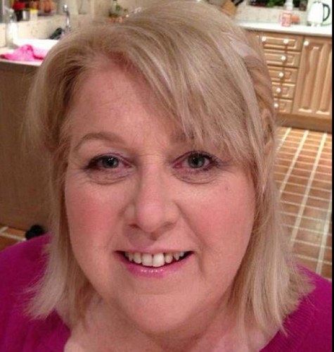 Resourceful mummy of four girls, teacher of English and Media. Loves cooking, dining, travelling, knitting and her dog!