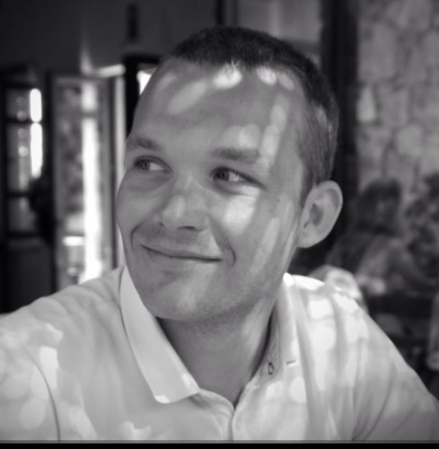 MortenJaszczur's profile picture. Med udgangspunkt i en stor interesse for ledelse og personlig udvikling, deler jeg tanker, dilemmaer og indhold, som jeg finder interessant.