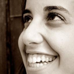 vicky_285's profile picture. Estudiante de Publicidad y Relaciones Públicas. Cantante profesional en la ducha. Lo más importante: siempre con una sonrisa :))