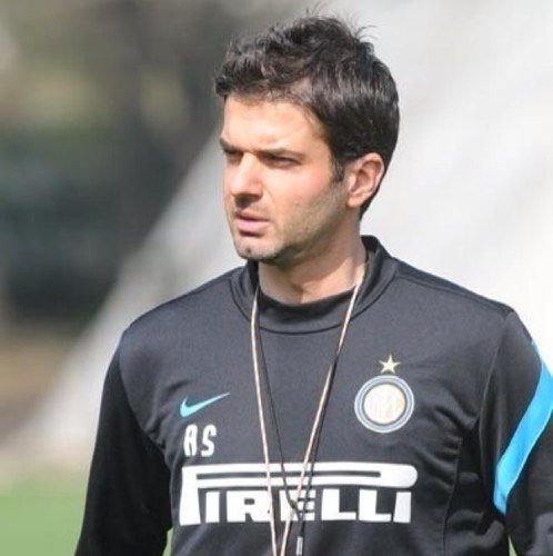 Non sono piu disoccupato,ahivoi.Un tempo ero un bell'allenatore che allenava l'Inter,ora alleno l'Udinese ma sono sempre bello. Parody account.