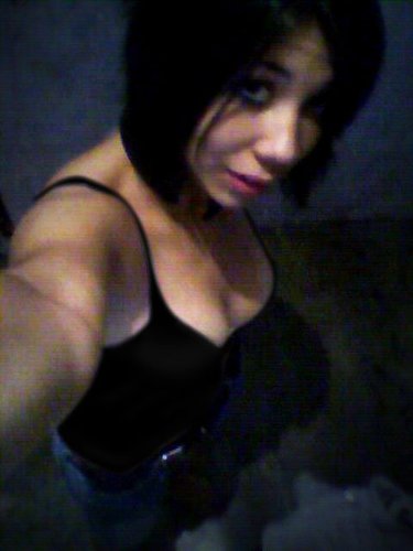 soy loca rara y complicada. tal vez un poco terca,ademas caprichosa y sensible. aveces hago las cosas al revés, me rio muchote soy pana y full buena vibra..