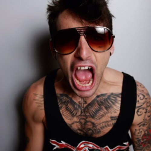 because everyone deserves a daily dose of hedley! always a follow back! AND @hedleyonline follows us. (:
