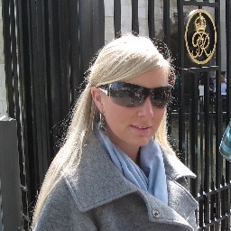 Social media obsessed Canadian living in Surrey and working in London. I also go by @Made_With_Pink
