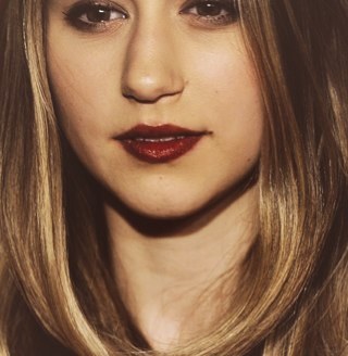 FauxFarmiga's profile picture. If you can make a girl laugh, you can make her do anything.