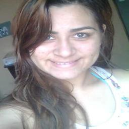 Quase 18, romantica, sincera demais, ciumenta tbm... quer saber mais? é só seguir e me ligar rs, mais pedi o n° :) hihii http://t.co/gtotyeBAib