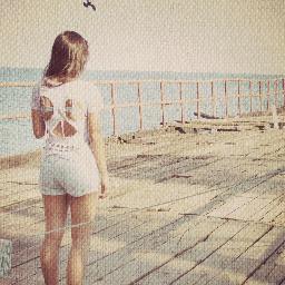 La flor que crece en mi, y volver a reír,  y cada día un instante volver a pensar en ti.