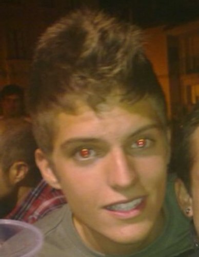 Estudiante en ETSIB, uno de los 8000 de manchester, amigo de mis amigos, vecino de jezú y garrapatero de pro.