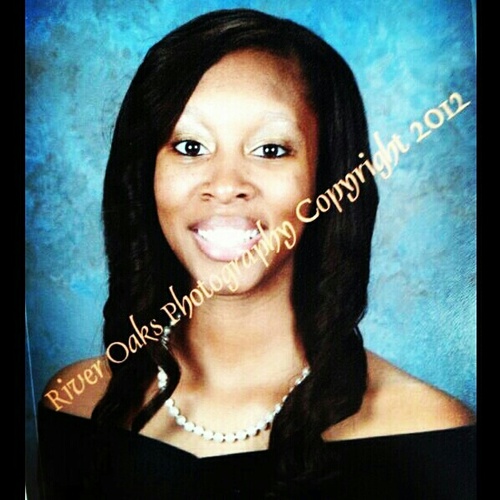 #senior #proudmommy❤ #breadwinner #aspiringnurse #musiclover #capricorn stalk my pics on Instagram @chasing_success