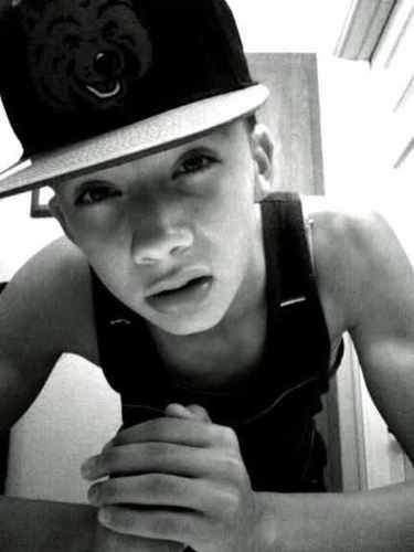 Haii;*,My babe is a cutie :*** Fuck with it, He's MINE♥ so uhh.. BACK THE FUCK UP YA BISSH ;*!!♥10*30*12♥ ILoveYou(: Follow him though  :') @ThisGirl_Renee