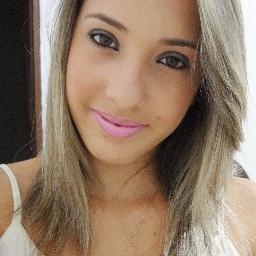 Ele precisava dela. Ela por sua vez, também precisava dele. E assim eles se completavam.