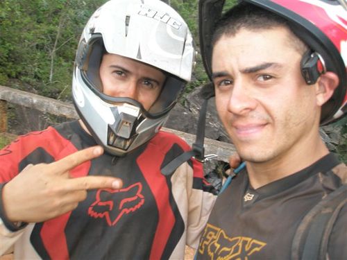 Brasileiro, solteiro, Atleticano, conservador e da Paz. I'm a Brazilian guy, living the life in the fast lane!