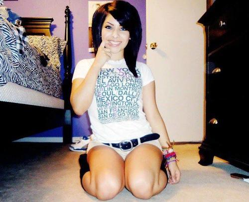 hello the name is Loveely. I'm friendly & outgoing ♡. follow & mention me I'll follow back ♡♡♡ :-*!