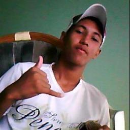 18 anos, toko bateria, guitarra, contra baixo, percussão, canto, componho, sou legal, engraçado rico, bonito e muito mentiroso. SOU CONTRA FUNCIONÁRIOS DA VASP.