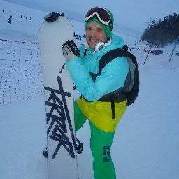 Люблю кататься на сноуборде, вот только морозы сибирские не дают выезжать на горнолыжку!