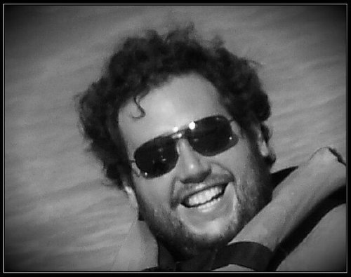 Director de orquesta frustrado. Habanos Senior. Adicto a la buena vida. Doctorado en reclamos. Cachurero asumido. El que la sigue la consigue. Mahleriano.