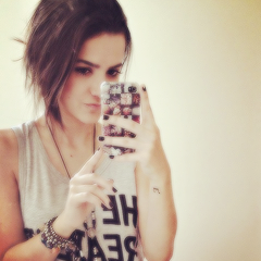 Eu te amo, sepre amei e sempre amarei, do jeitinho que você é, uma pequena imperfeita garota que me inspira a cada dia, ♥