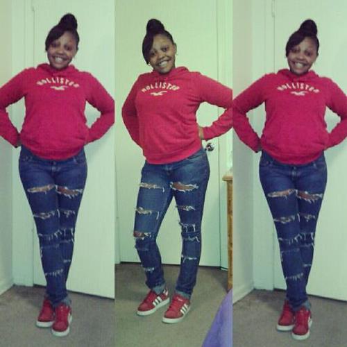 lil desha ☜ | my babies are leecia , lex & jas | i fucks with that big booty hoe @LadyJTha1 & my brother @TeezyMontana_xO ♥ follow us .