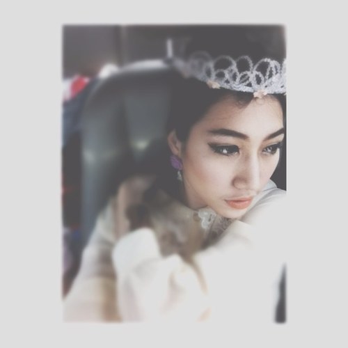 เป็นคนช่างฝันและชอบจินตนาการ รักเสียงเพลง สุนัข และธรรมชาติ