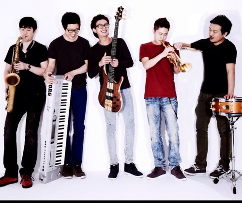 We are contemporary Jazz group 'Soulloge'  in Korea                              컨템포러리 재즈그룹 '소울로지'  공식 트위터 입니다.