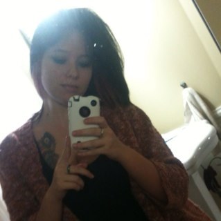 halidew's profile picture. dont trust a ho.