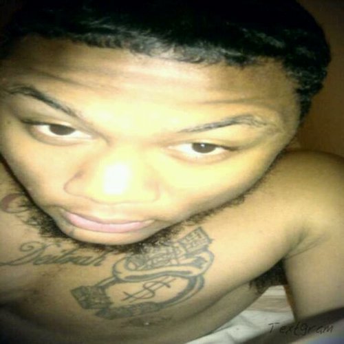 DONT BE NIEVE AINT KNO LOYALTY ...REDD LITESKIN WIT A BIG HEAD YU KNO DA SHIT IM NOT A FLIRT JUST EXTRA NICE IF YU EXTRA CUTE....FLIP ND OODIE WATCH OVA,ME MU