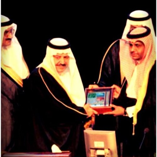 عاشرتُ قلوب كثيرةً في حيــــــاتي لكن قلوبكم هي من تذكرني بالخير قلوب هادئةُ صافيه دخلت حياتي بهدوءٍ وملأتني فرحآ لم أكتفي منه