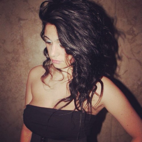 -Sorridere non significa necessariamente che sei felice,a volte che sei semplicemtente forte.  ♡