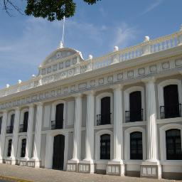 Abogado egresado de La U. C. Profesor Universitario, Político Amateur, Opinador de Oficio  Caraquista al rescate del Nuevo Circo de Caracas-Venezuela