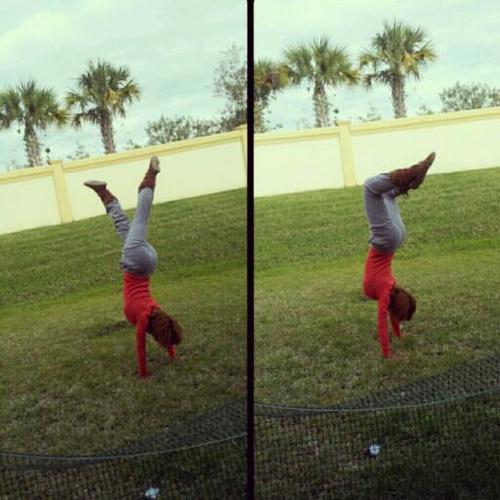 solve your problems dancing ♥
* Quiea is my honey bun (:
