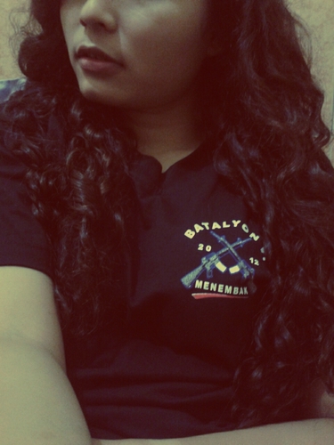 i'm friendly.. i'm funny.. i'm simply.. hehe me's just a normal woman.. ther's no surplus that's extraordinary in myself.