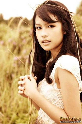 MaudyAyyunda's profile picture. I am neither especially clever nor especially gifted. I am only very, very curious. CP: diana@ http://t.co/MtQ37C83 | Youtube: maudya94 | Tumblr: maudyayunda |