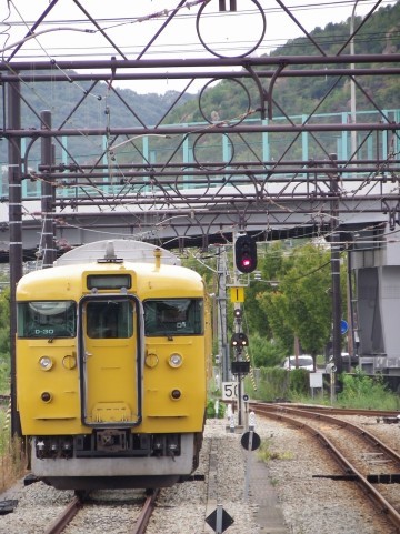 気に入った電車動画をピックアップしてつぶやくbotです。時々中の人がいますので、返信いただけると喜びます＾＾あっ、それから中の人は女です。