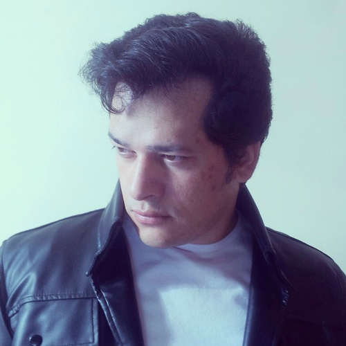 Sou empreendedor. Entre os produtos que criei: Esponja Fibramil e jogos americanos do Habib´s em PVC. Também sou conhecido como cantor interprete no Brasil.
