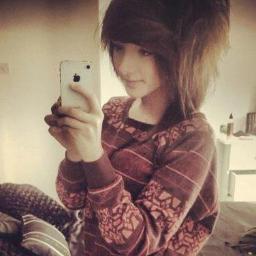 sleepingwithol's profile picture. i need a ditsy girly mini me like that would just be perf. so if you're like 13 or 14 and a girly girl who's dumb omg we can be besties for life babe. :*