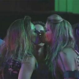 aqui a torcida e organizada pela nossa tres princesas @naticasassola @OficialMaroca @FaniPacheco