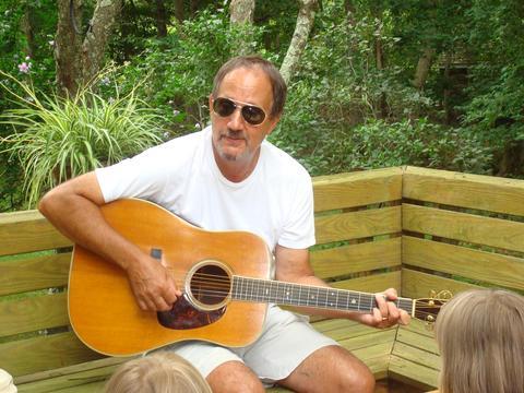 Bicycle store owning, Guitar playing, banjo picking,golfing wannabee, living little boxes life.